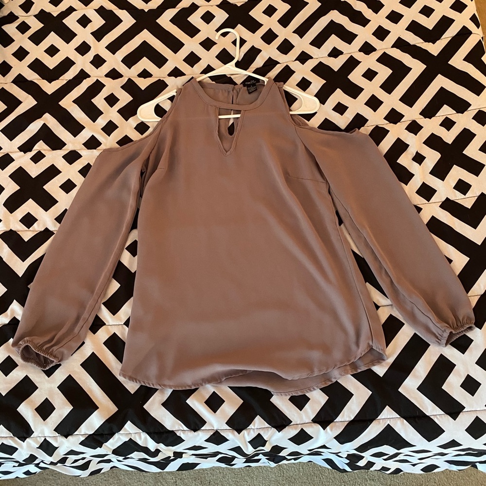 Open shoulder long sleeve shirt